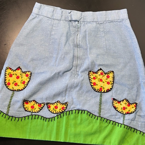 Hand made A-line skirt size 4/5T Crewel embroidered - Picture 2 of 4